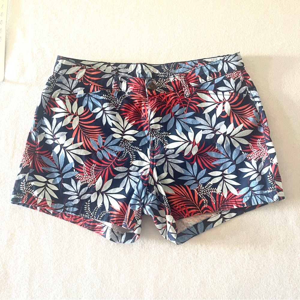 St John’s Bay Shorts Women’s Size 12 Navy and Red Palms Leaves 5” Inseam